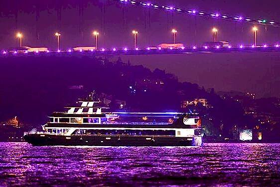 bosphorus-tour-istanbul-dinner-cruise-750×375