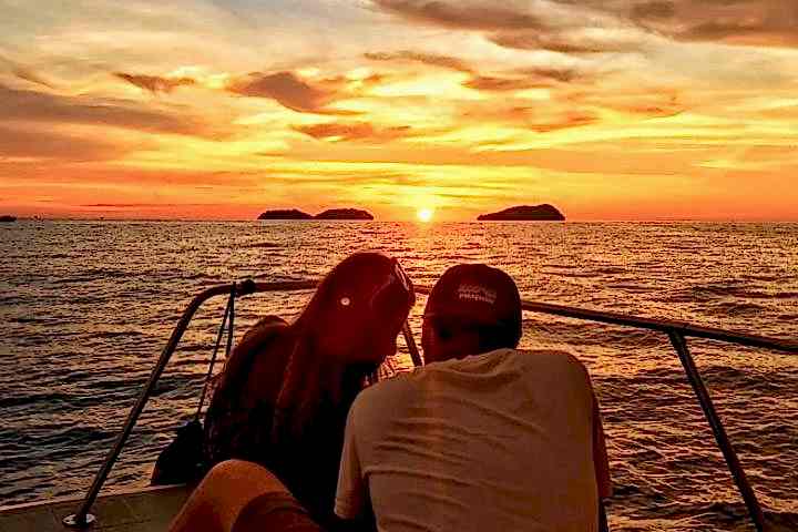 sunset-cruise-bosphorus-tours-istanbul-960×480